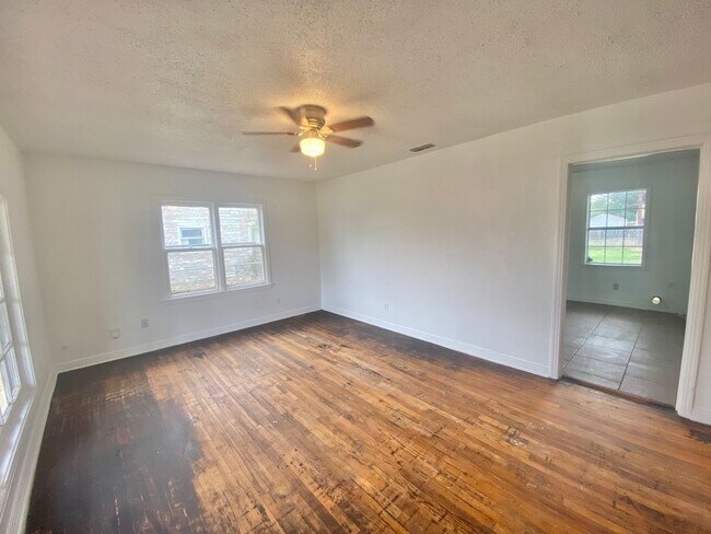 Foto del edificio - 2 bed 1 bath NOW AVAILABLE in Arnet Benson