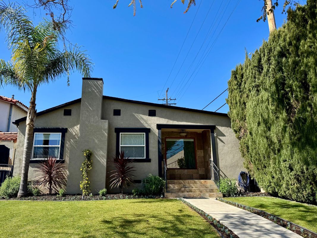 Foto principal - 419 S Almont Dr