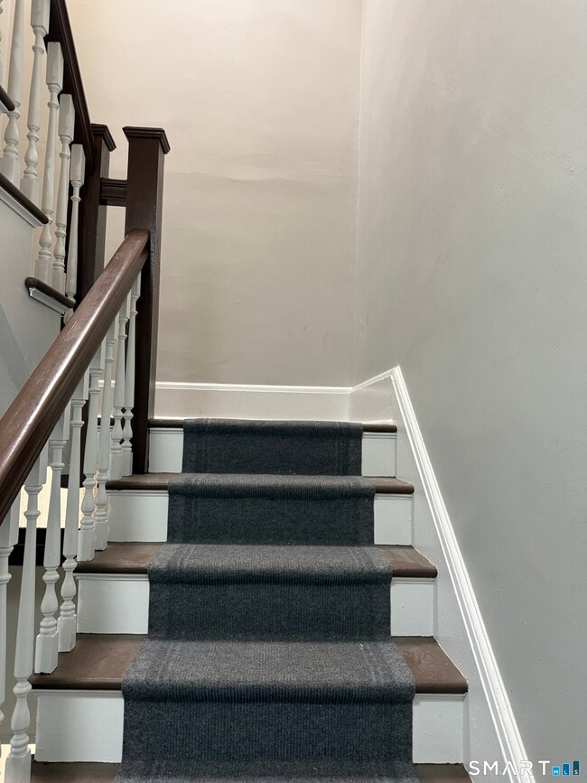 Foto del edificio - 483 Barnum Ave