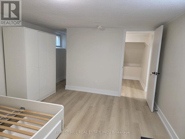 Building Photo - 273 Silver Springs Blvd