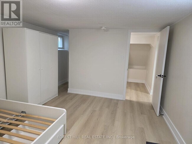 Photo du bâtiment - 273 Silver Springs Blvd