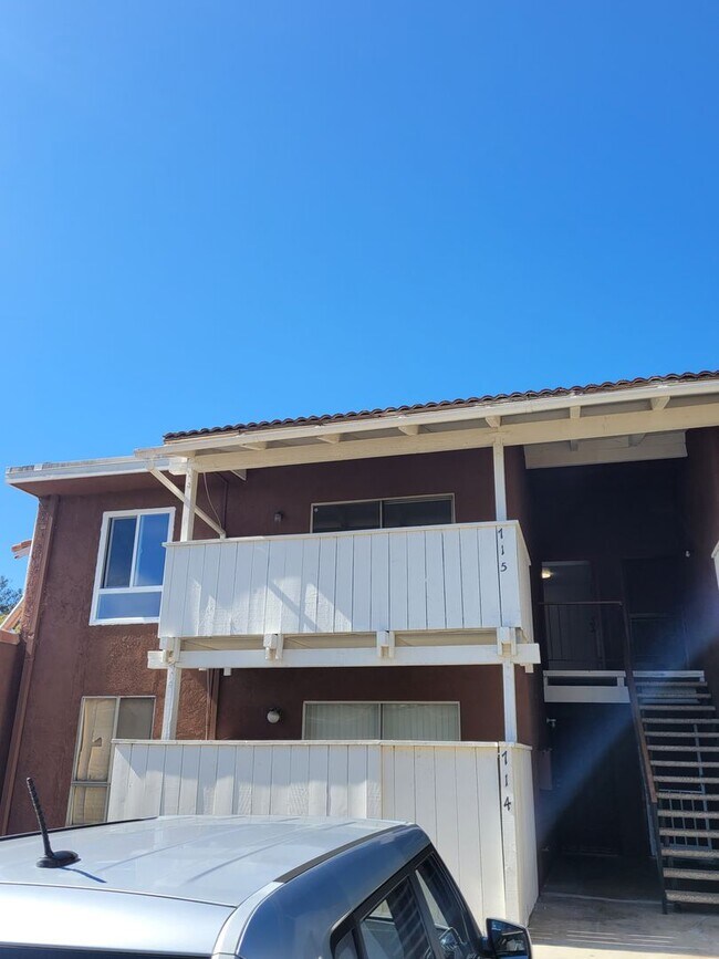 Foto del edificio - Peppertree Ventura Upper level 2+1 Condo w/ garage $2500