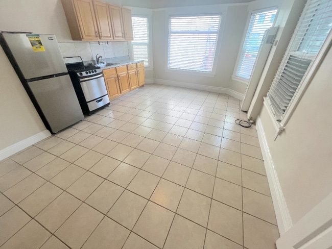 Photo - 744 Pine Ave Apartment