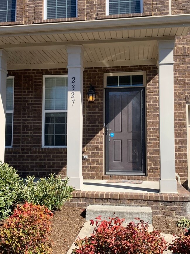 Building Photo - Traemoor Village Townhome