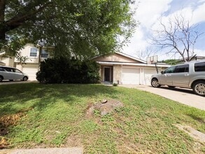 Building Photo - 2803 Meadowgrass Ln