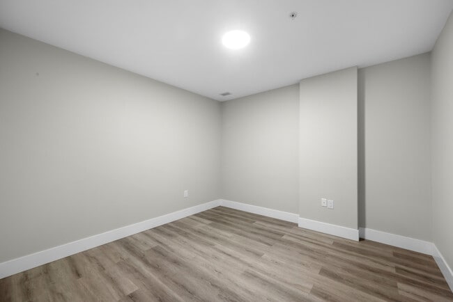 Photo du bâtiment - 1 Bedroom + Den Elation Suites - Plan B1