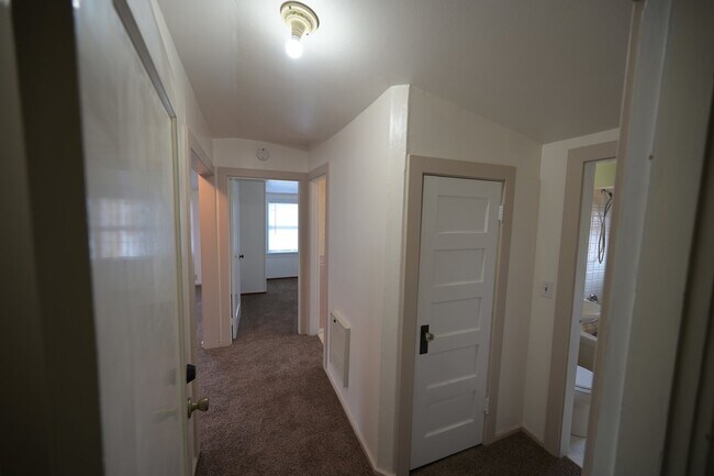 Building Photo - 1 bed 1 bath apartment in Port Angeles