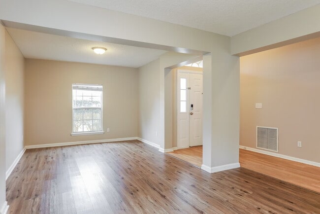 Building Photo - 3812 Juliet Leia Cir W