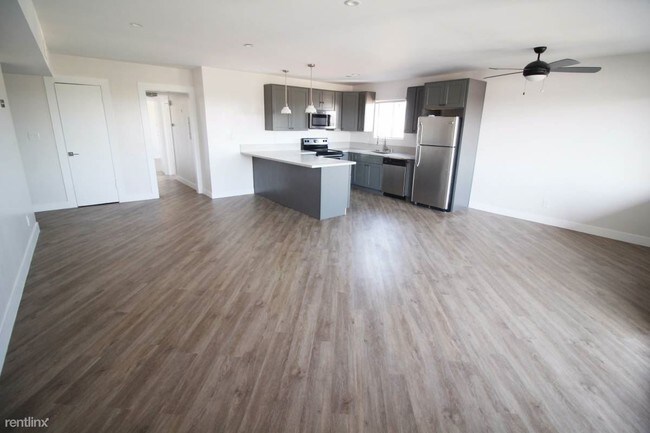 Building Photo - 5118 De Longpre Ave