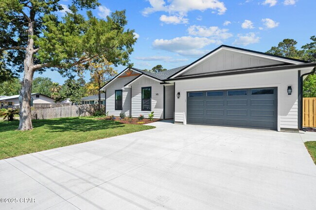 Foto del edificio - 145 Manistee Dr