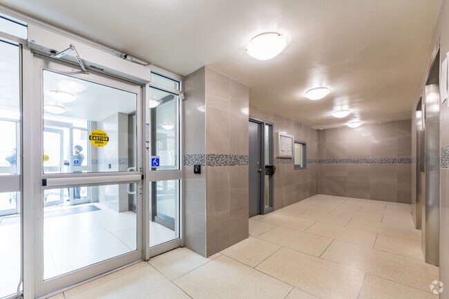 Lobby - 6161 Bathurst St