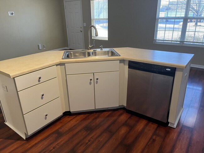 Foto del edificio - 5070 Boyd Dr