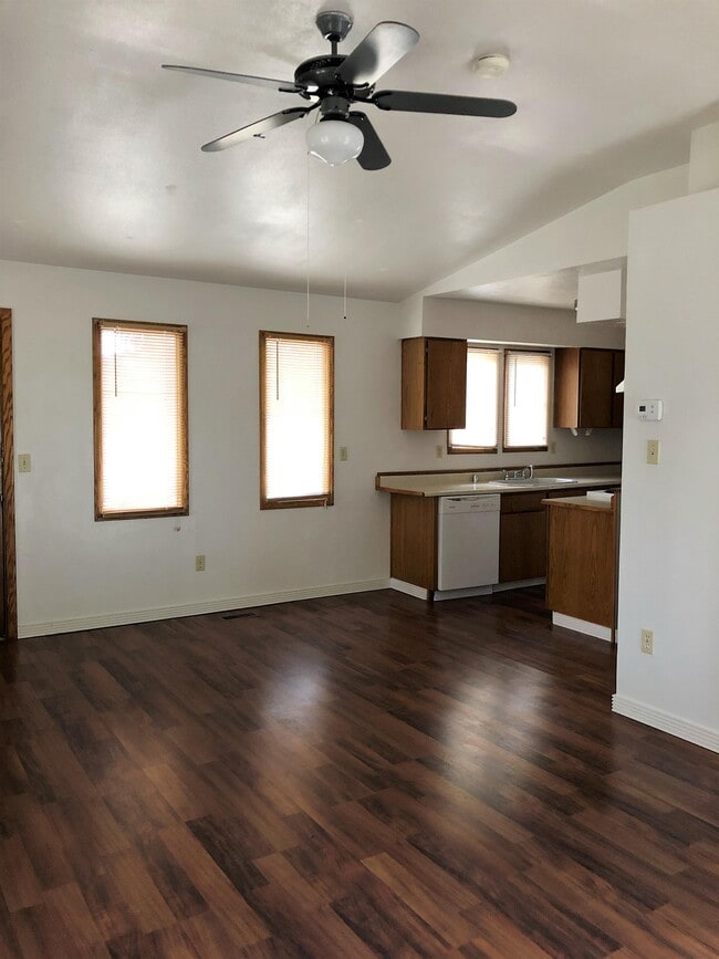 Foto del edificio - 3005 W Malad St