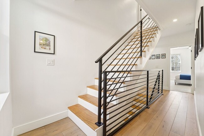 Building Photo - 317 39th St