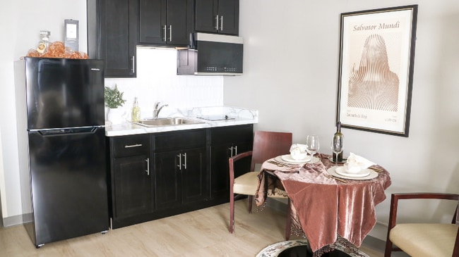 Foto del edificio - 6175 W Grand Ave