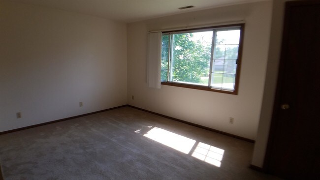Building Photo - S76-W16851 Gregory Dr