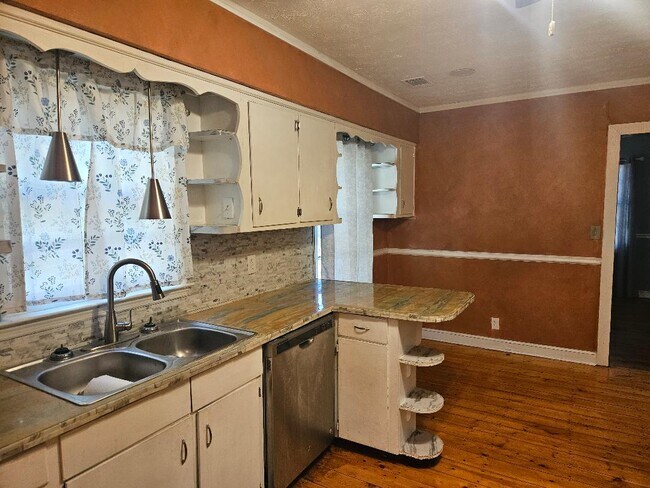 Kitchen w/new appliances - 4809 16th Ave