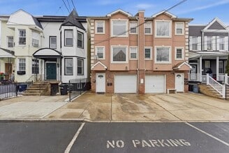 Building Photo - 46 ARMSTRONG St