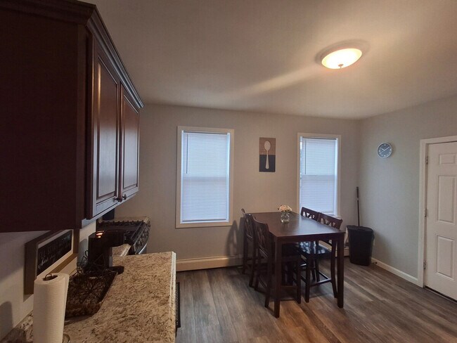 Building Photo - 474 Manton Ave