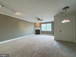 Building Photo - 6924 Fairfax Dr