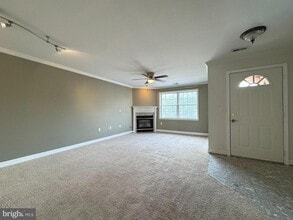 Building Photo - 6924 Fairfax Dr