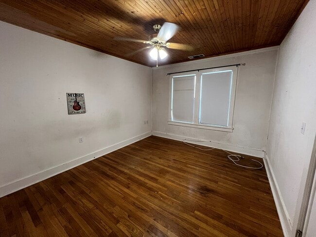 Building Photo - 1004 N 7th St