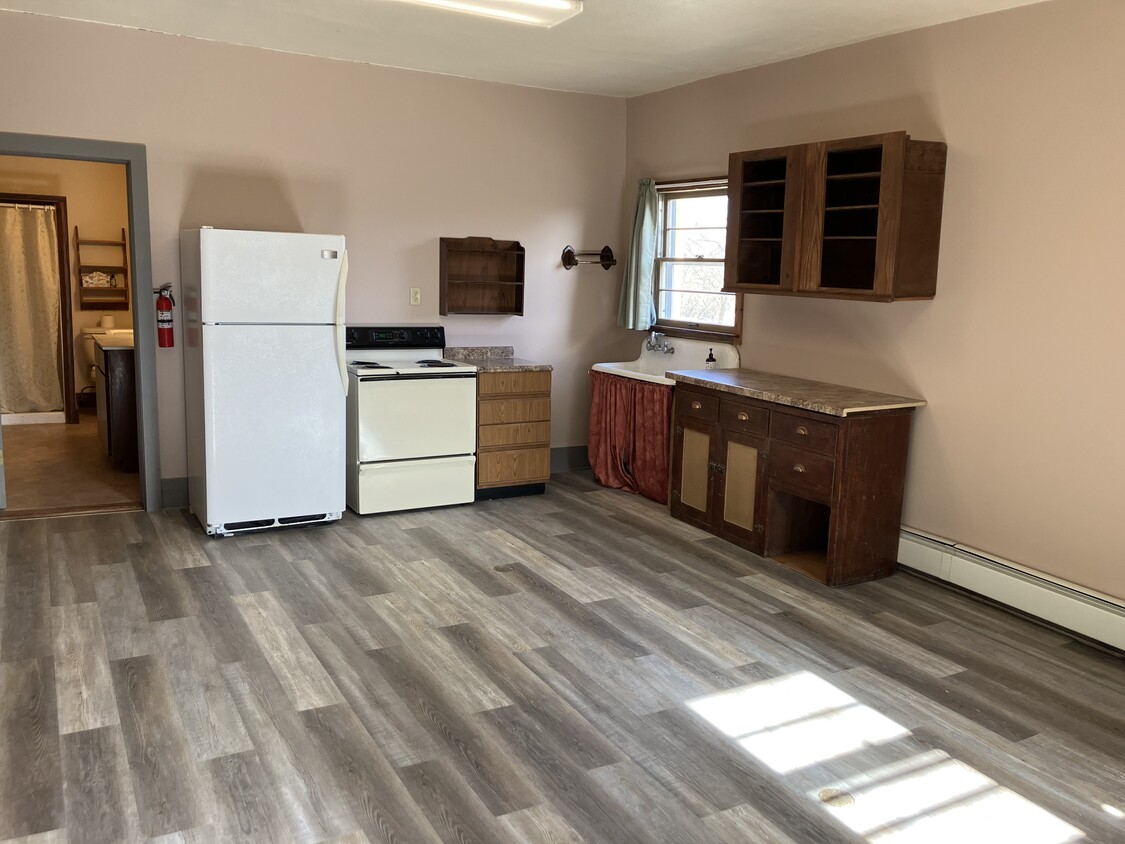 Kitchen Area - N8133 Franklin Rd