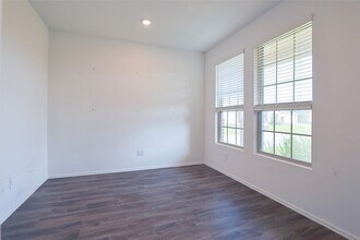 Building Photo - 202 Augustine Wy