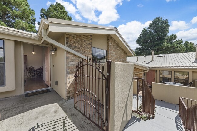 Building Photo - 101 Racquet Dr
