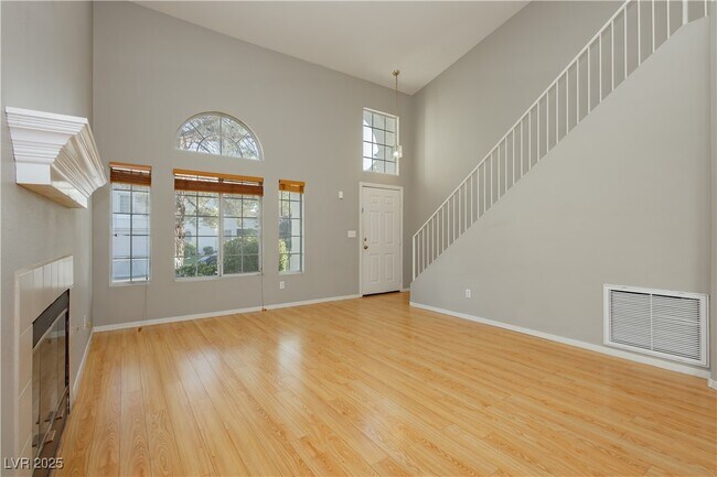 Foto del edificio - 449 Temple Canyon Pl