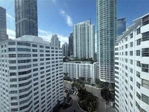 Building Photo - 905 Brickell Bay Dr