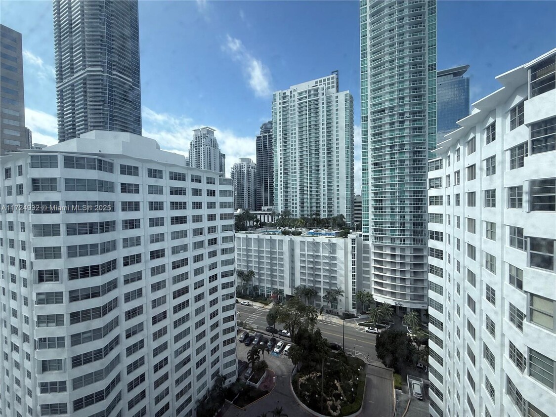 Foto principal - 905 Brickell Bay Dr