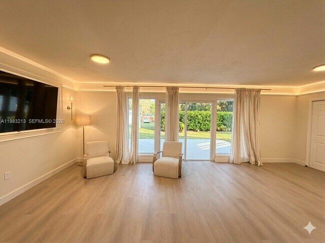 Foto del edificio - 6885 NW 14th Ct