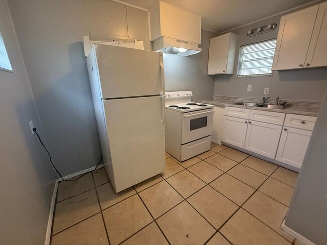 Building Photo - Charming 1 bedroom in the heart of St Pete...