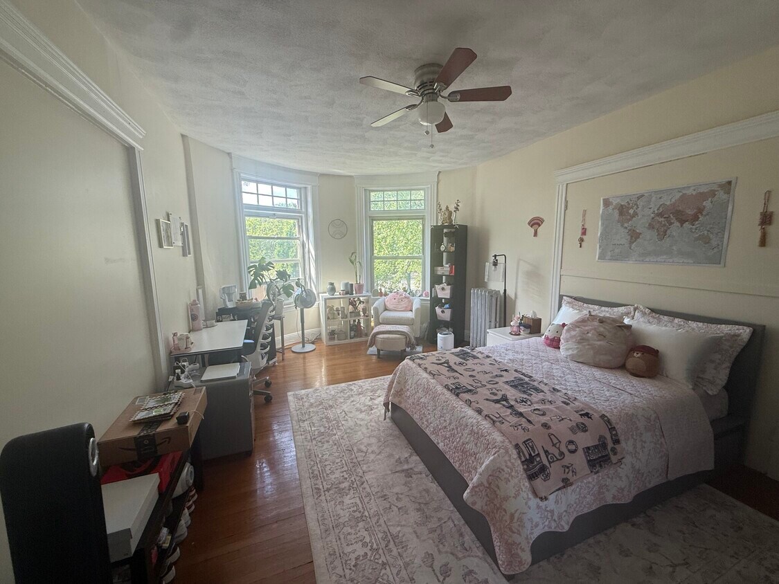 Foto principal - 1799 Beacon St