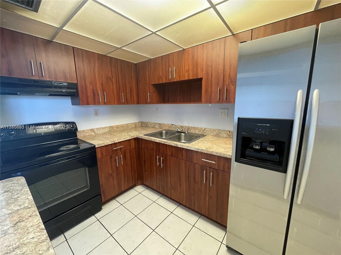 4675 W 18th Ct Unit 406, Hialeah, FL 33012 Room for Rent in Hialeah