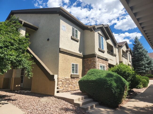Building Photo - 4008 Riviera Grove