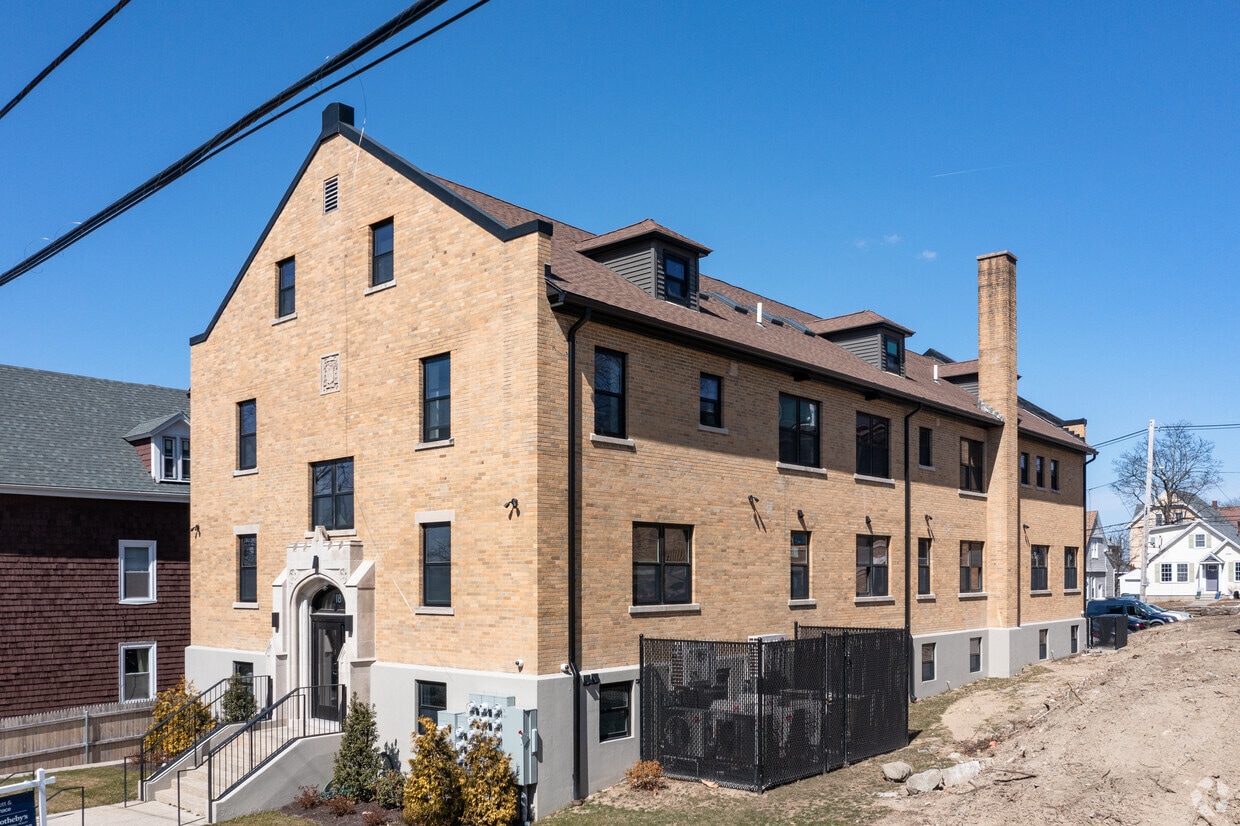 Building Photo - 18 8th St