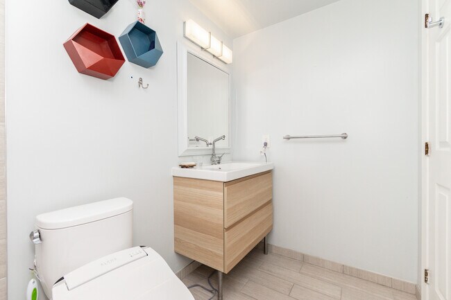 Baño completo - 189 Richdale Ave