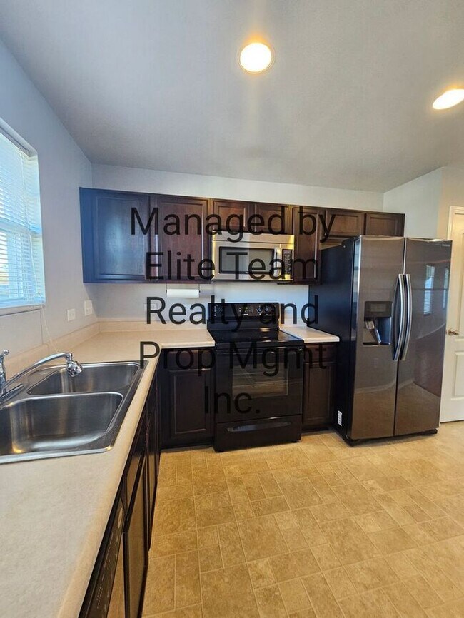 Foto del edificio - 453 Hunters Dance Rd...Catawba Village end...