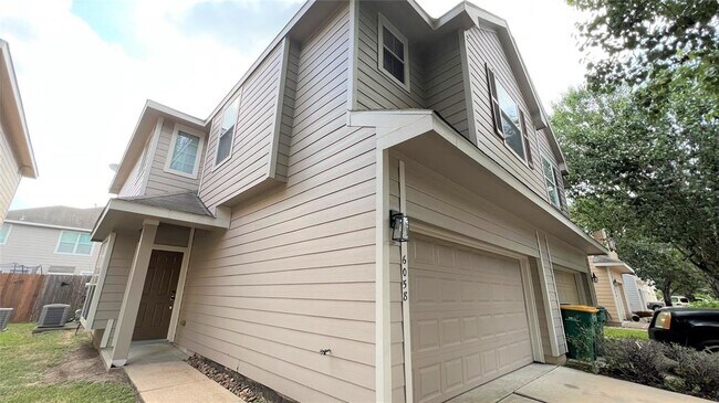 Building Photo - 6058 Shelbourne Park Ln