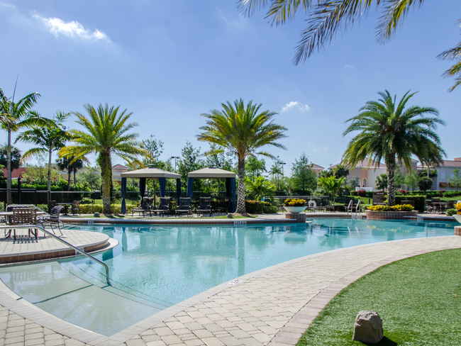 Piscina estilo centro turístico y cabañas - The Point at Royal Palm Beach