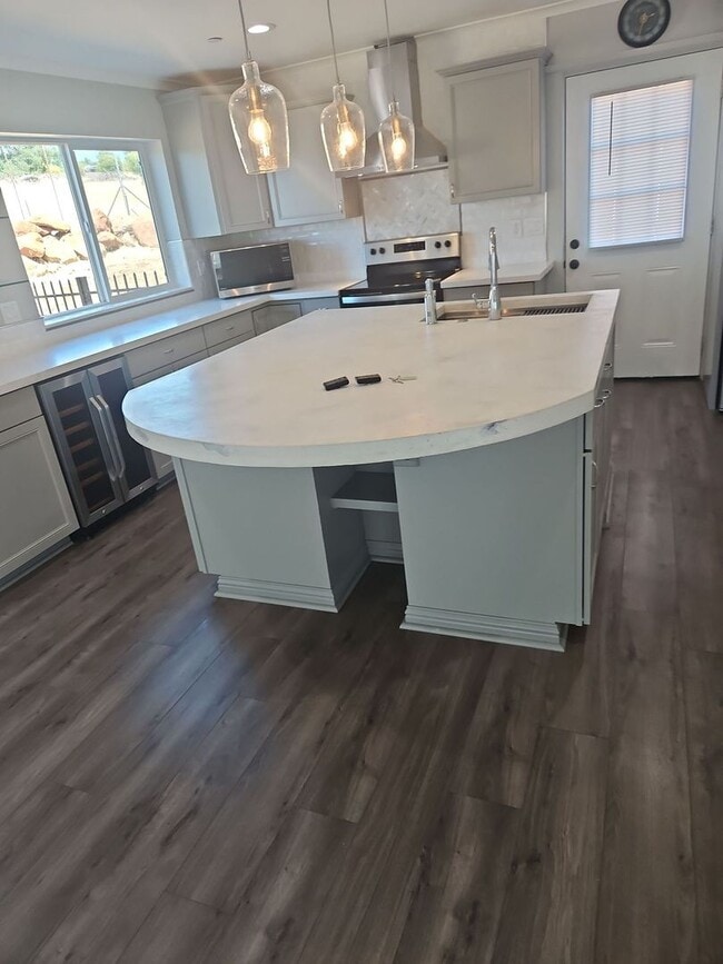 Building Photo - Custom 4 bedroom 3 bath in Hidden Valley Lake