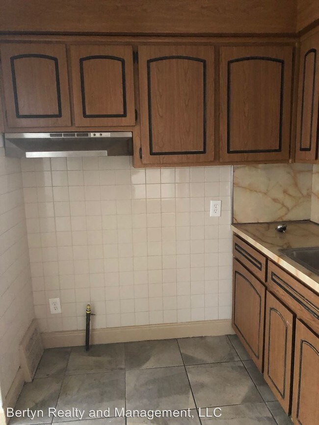 Building Photo - 3 br, 1.5 bath House - 19326 Roselawn