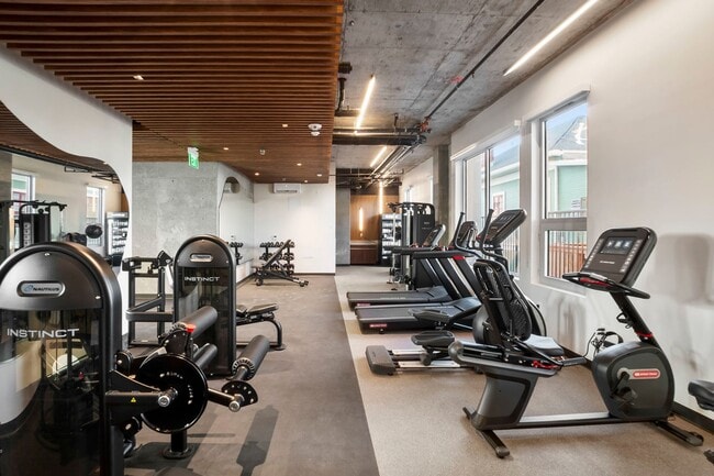 Building Photo - 8th + U