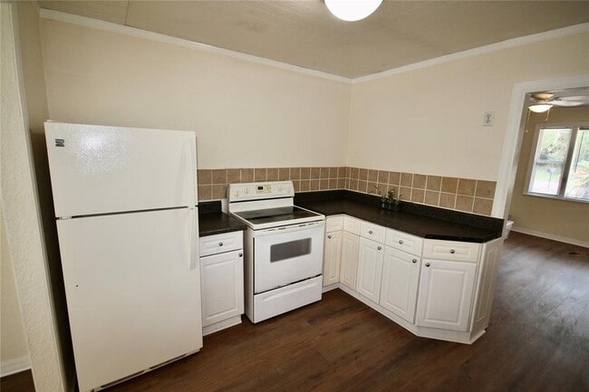 Foto del edificio - 1806 S Cedar Ave