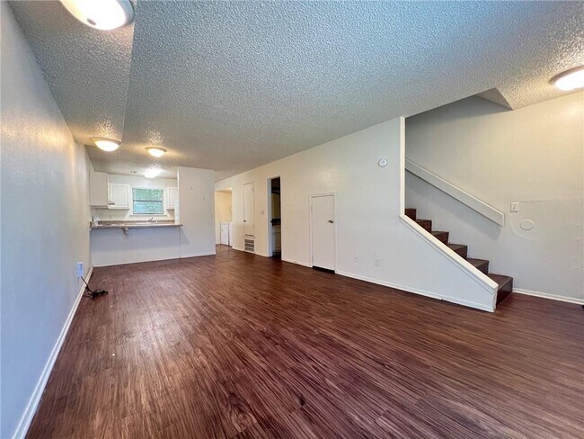 Building Photo - 532 N Betty Jo Dr