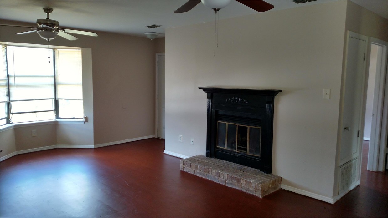 Primary Photo - 3570 Oak Hill Dr