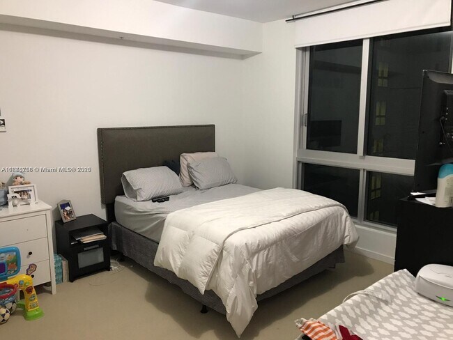 Foto del edificio - 300 S Biscayne Blvd