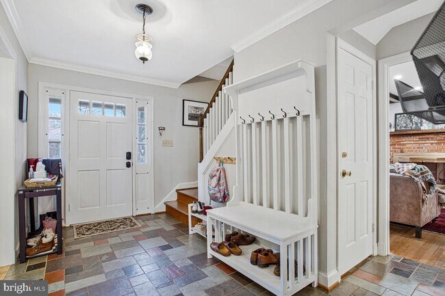 Foto del edificio - 15805 Wayne Ave